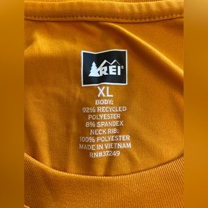 REÍ wicking short sleeve shirt